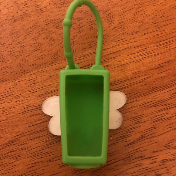 💜BEAUTIFUL🤩silicone hand sanitizer holder color green with butterfly theme - Picture 2 of 2